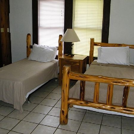 River Front Motel แบนเดอรา ภายนอก รูปภาพ