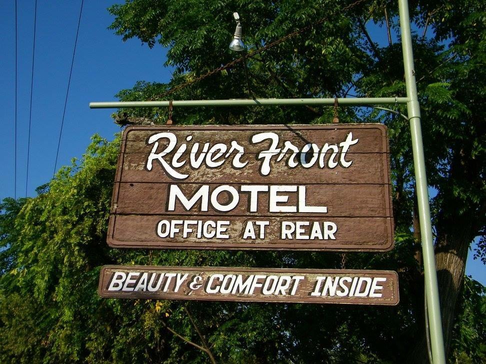 River Front Motel แบนเดอรา ภายนอก รูปภาพ